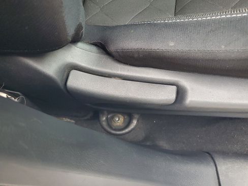 Used 2018 Nissan Kicks SV image 9