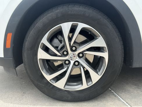 Used 2023 Buick Envision Essence FWD image 12
