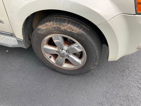 Used 2008 Ford Escape Limited AWD/4WD image 2