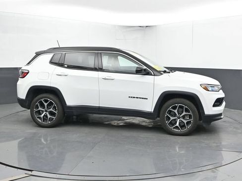 Used 2025 Jeep Compass Limited AWD/4WD image 3