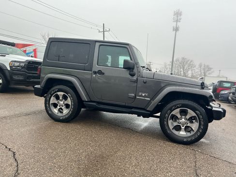 Certified 2018 Jeep Wrangler Sahara w/ Connectivity Group image 10
