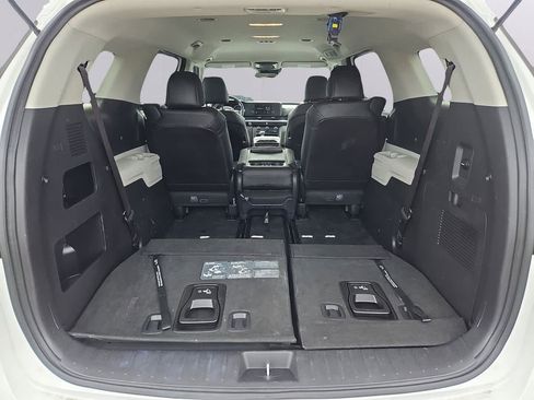 Used 2023 Kia Carnival LX image 29