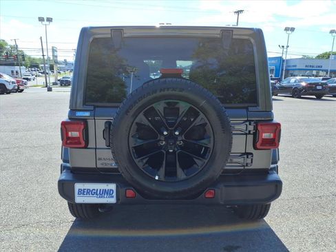Used 2025 Jeep Wrangler Unlimited Sahara AWD/4WD image 5