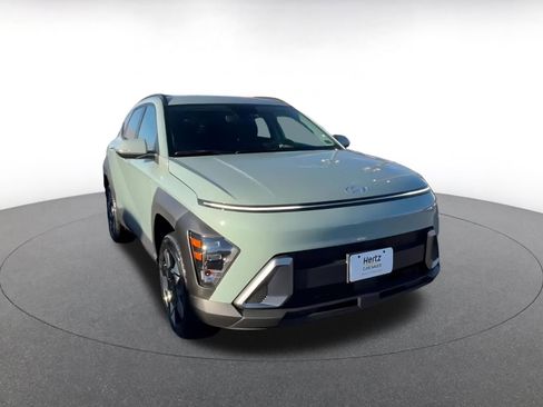Used 2025 Hyundai Kona SEL image 3