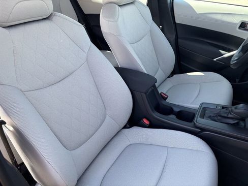 Used 2026 Toyota Corolla Cross L image 10