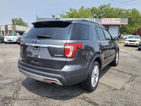 Used 2016 Ford Explorer XLT w/ Equipment Group 202A image 6