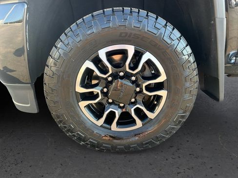 Used 2017 GMC Sierra 2500 Denali w/ Suspension Package, Off-Road AWD/4WD image 13