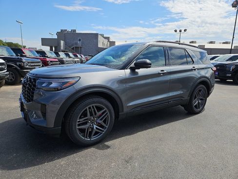 New 2026 Ford Explorer ST-Line w/ ST-Line Street Pack RWD image 5