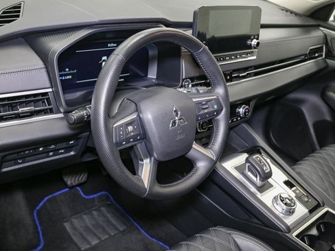 Used 2024 Mitsubishi Outlander 4WD Plug-In Hybrid image 27