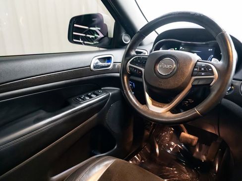 Used 2017 Jeep Grand Cherokee Altitude RWD image 11