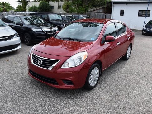 Used 2014 Nissan Versa SV FWD image 1