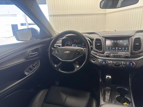 Used 2019 Chevrolet Impala LT FWD image 15