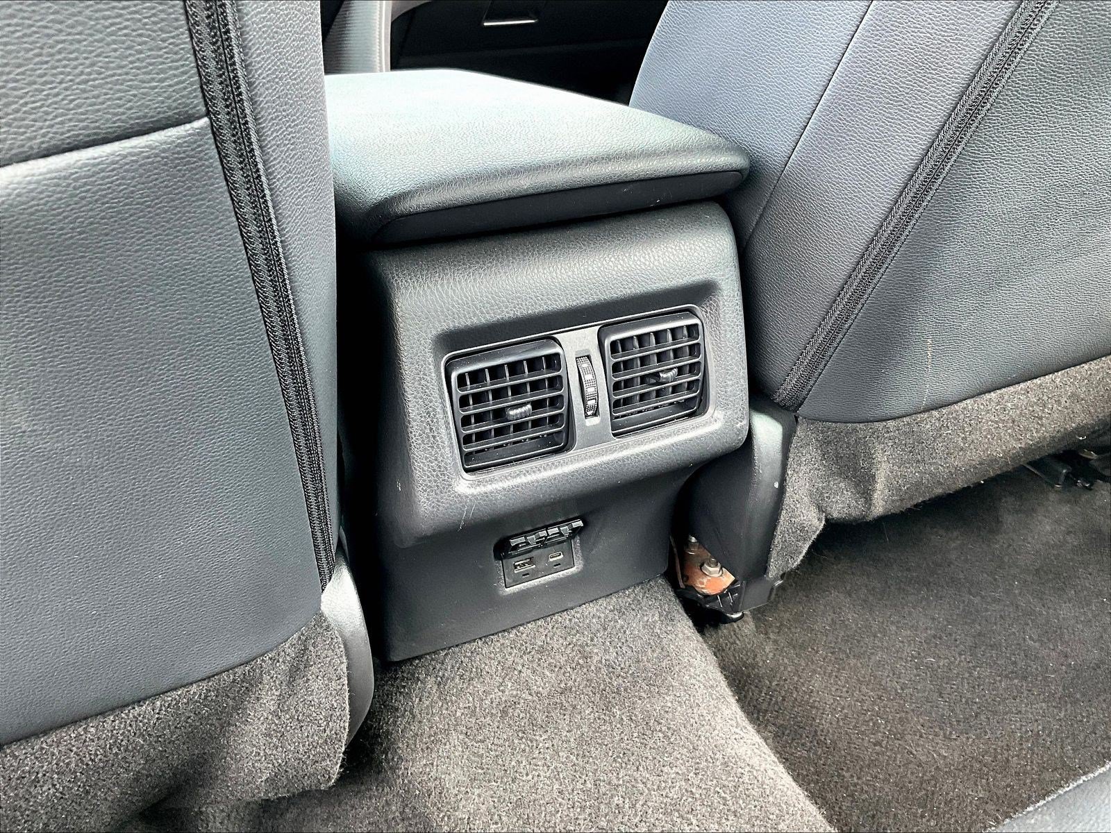 Used 2025 Toyota Camry SE FWD image 10