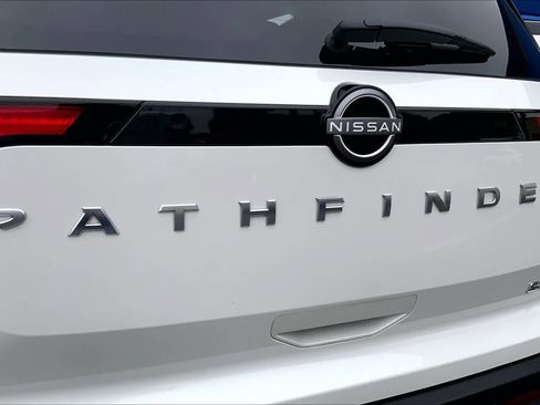 Used 2024 Nissan Pathfinder SV FWD image 31