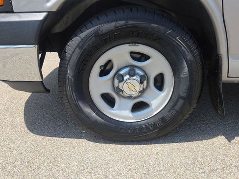 Used 2008 Chevrolet Express 1500 Passenger w/ LT Preferred Equipment Group RWD image 11