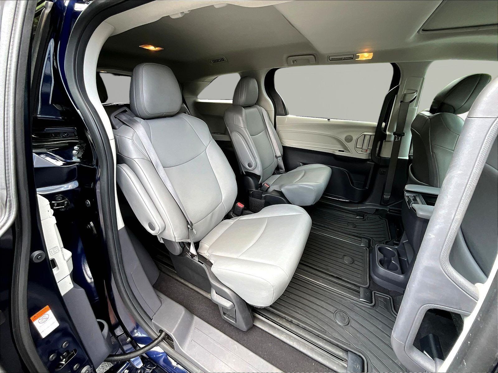 Used 2024 Toyota Sienna XLE AWD/4WD image 25
