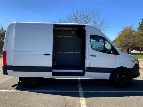 Used 2026 Mercedes-Benz Sprinter 2500 image 25