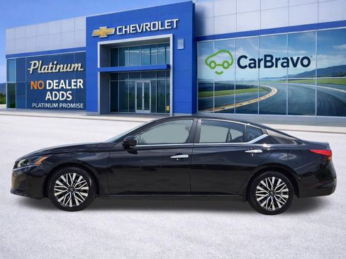 Used 2024 Nissan Altima 2.5 SV FWD image 3