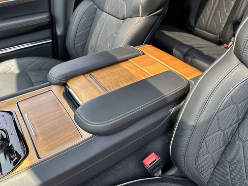 New 2024 Jeep Grand Wagoneer Series III w/ Flexible Seating Group image 28