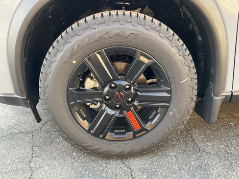 Used 2026 Nissan Rogue SV image 13