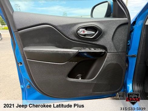 Used 2021 Jeep Cherokee Latitude Plus AWD/4WD image 18