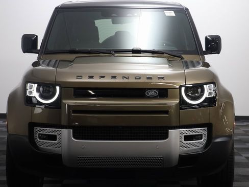 New 2024 Land Rover Defender 110 SE image 22