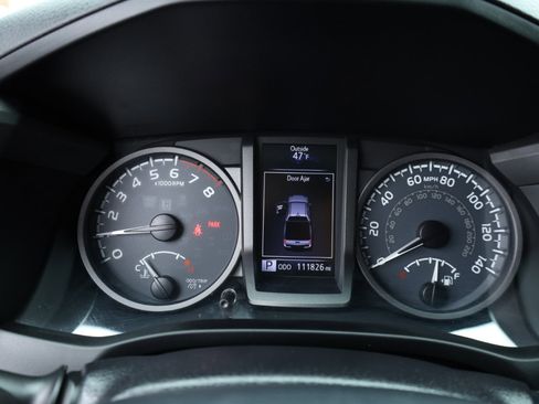 Used 2016 Toyota Tacoma SR5 image 29