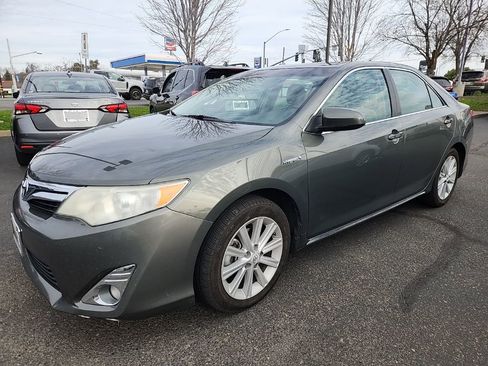 Used 2012 Toyota Camry LE image 1