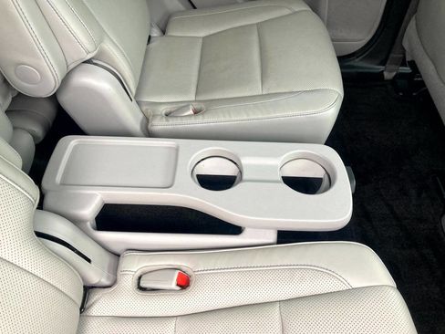 Used 2018 Toyota Highlander Limited w/ Carpet Mat Package (TMS) AWD/4WD image 16