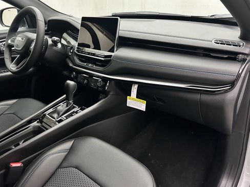 New 2026 Jeep Compass Latitude AWD/4WD image 17