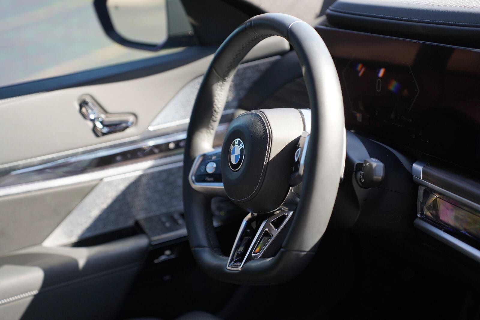 Used 2023 BMW 760i xDrive w/ Luxury Rear Seating Package AWD/4WD image 25