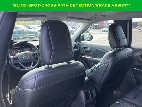 Used 2019 Jeep Cherokee Latitude Plus w/ Comfort/Convenience Group image 11