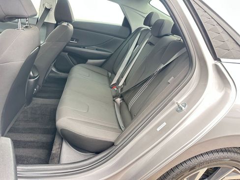 Used 2025 Hyundai Elantra SEL image 38