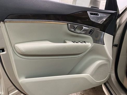 Used 2018 Volvo XC90 T6 Momentum w/ Convenience Package AWD/4WD image 16