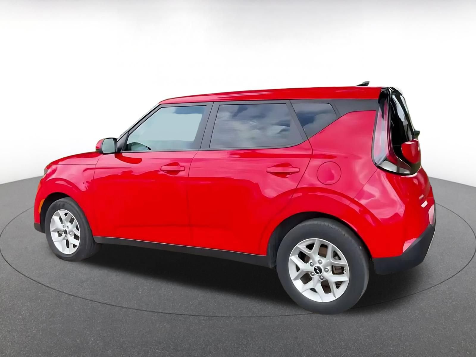 Used 2025 Kia Soul LX w/ LX Technology Package FWD image 9