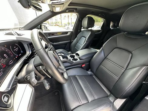 Certified 2024 Porsche Cayenne Coupe AWD/4WD image 5