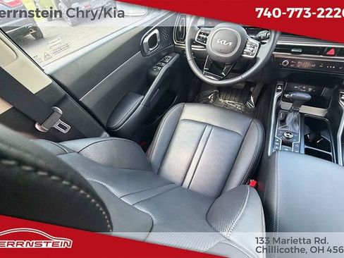 Used 2025 Kia Sorento S AWD/4WD image 12