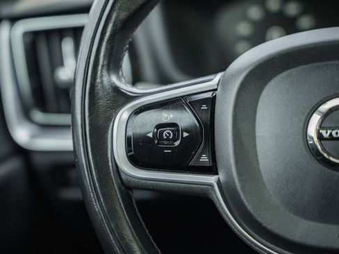 Used 2020 Volvo S60 T6 Momentum image 28