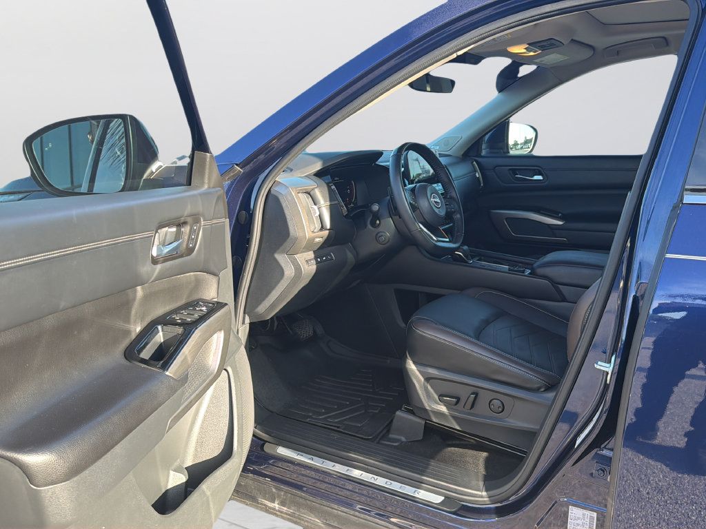 Used 2023 Nissan Pathfinder Platinum w/ Cargo Package AWD/4WD image 18