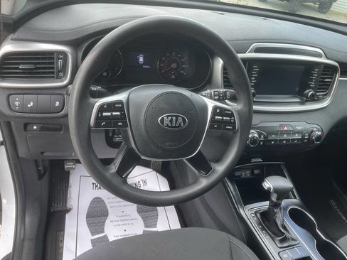 Used 2019 Kia Sorento FWD image 14