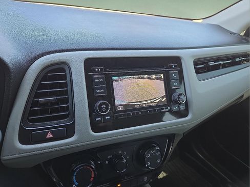 Used 2021 Honda HR-V LX image 17