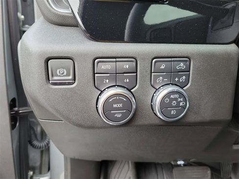 New 2025 GMC Sierra 3500 SLT w/ SLT Premium Package image 27