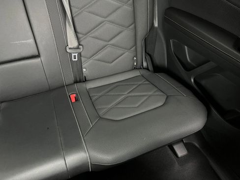 Used 2025 Volkswagen Atlas Cross Sport SE image 37