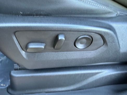 Used 2022 Chevrolet Suburban Z71 w/ Z71 Off-Road Package image 12