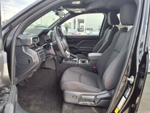 Used 2025 Toyota 4Runner SR5 AWD/4WD image 25