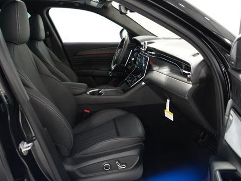 Used 2025 Maserati Grecale GT image 34