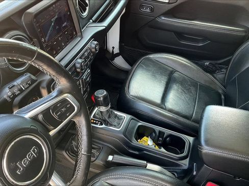 Used 2019 Jeep Wrangler Unlimited Sahara w/ Dual Top Group AWD/4WD image 9