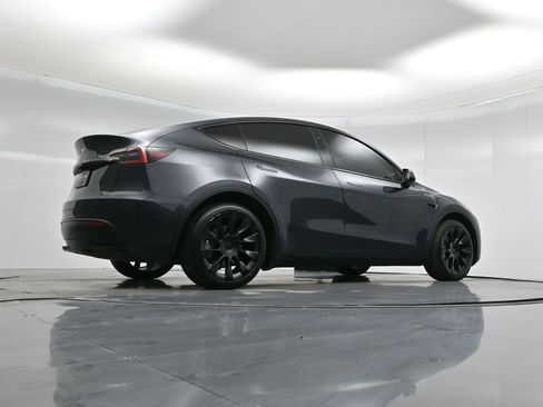 Used 2024 Tesla Model Y Long Range image 44