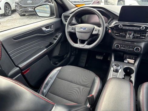 Used 2025 Ford Escape ST-Line FWD image 14