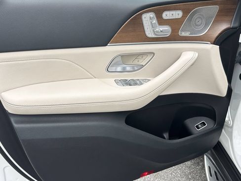 Used 2022 Mercedes-Benz GLS 450 4MATIC image 11